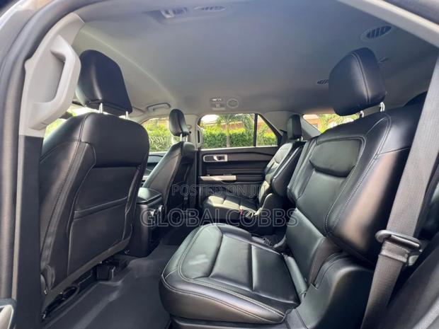 Ford Explorer XLT 2021 Gray photo 9