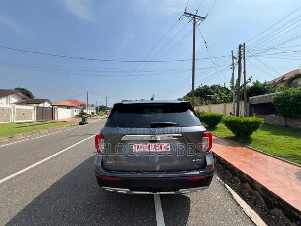 Ford Explorer XLT 2021 Gray photo 10