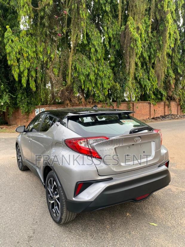 Toyota C-HR 2018 Gray photo 12