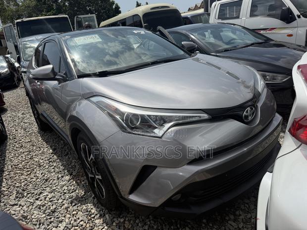 Toyota C-HR 2018 Gray photo 9