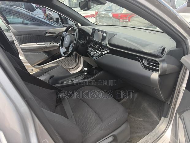 Toyota C-HR 2018 Gray photo 8