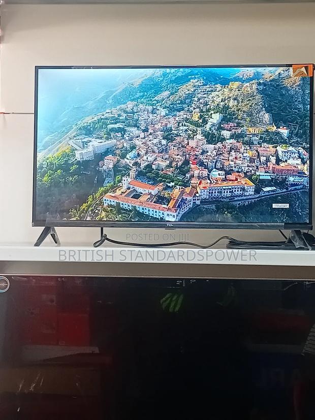 Enjoy Every Detail in Hd on a 32" Android Smart Tv · Photo 3