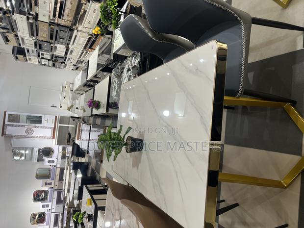 Modern 4 Seater Dining Set · Photo 4