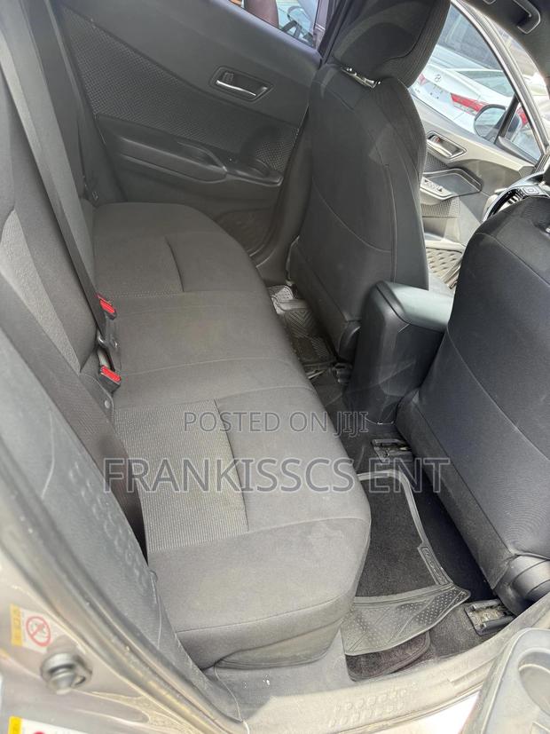 Toyota C-HR 2018 Gray photo 13