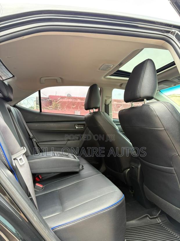 Toyota Corolla XSE 4dr Sedan (1.8L 4cyl CVT) 2017 Black photo 5