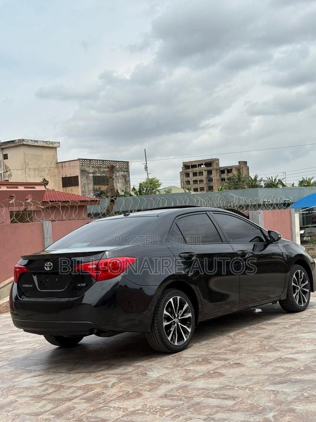 Toyota Corolla XSE 4dr Sedan (1.8L 4cyl CVT) 2017 Black photo 7