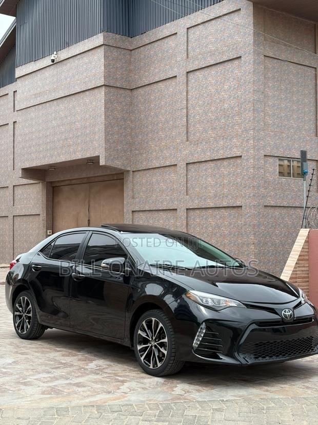 Toyota Corolla XSE 4dr Sedan (1.8L 4cyl CVT) 2017 Black photo 4