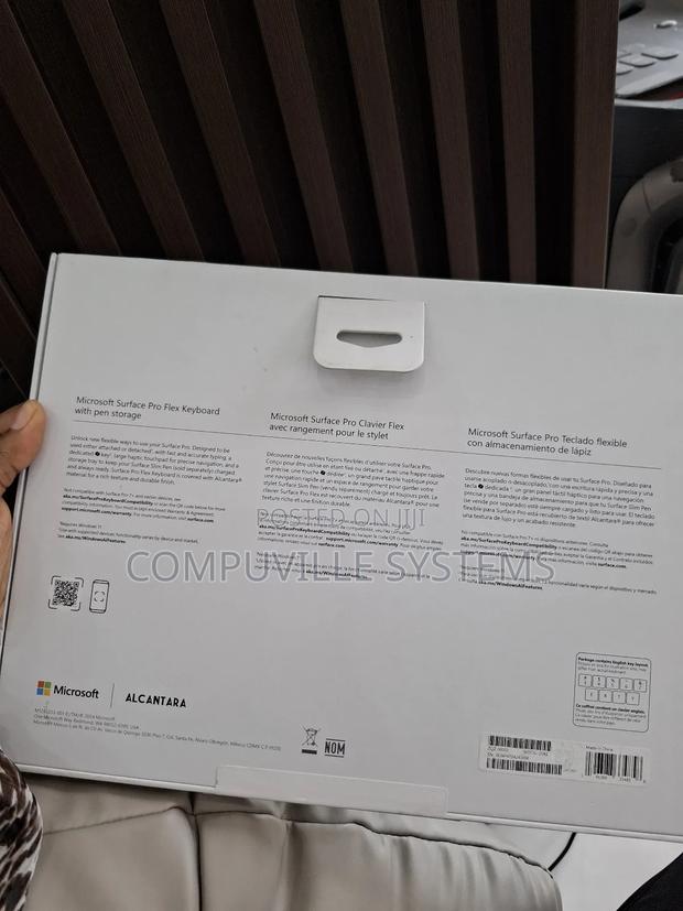Microsoft Surface Pro Flex Keyboard · Photo 2