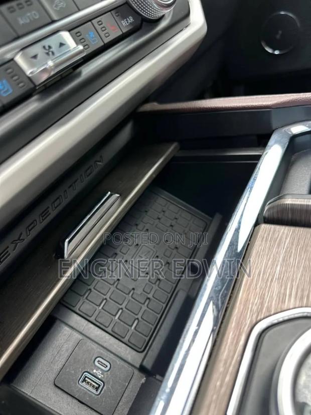 Ford Expedition Max 2022 Black photo 8
