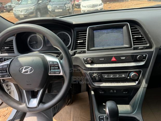 Hyundai Sonata SE 2019 White