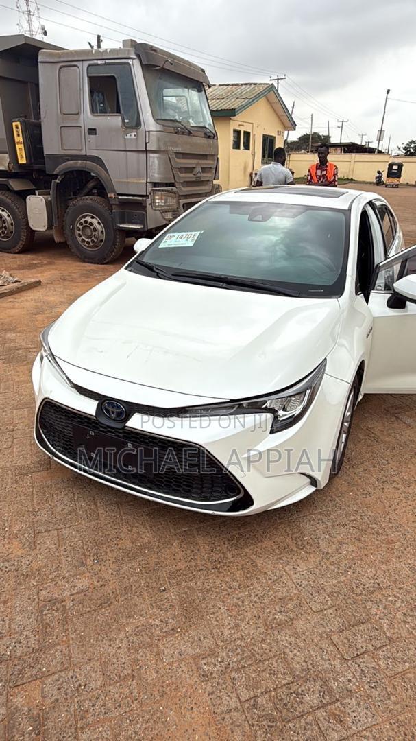 Toyota Corolla 2020 White photo 6