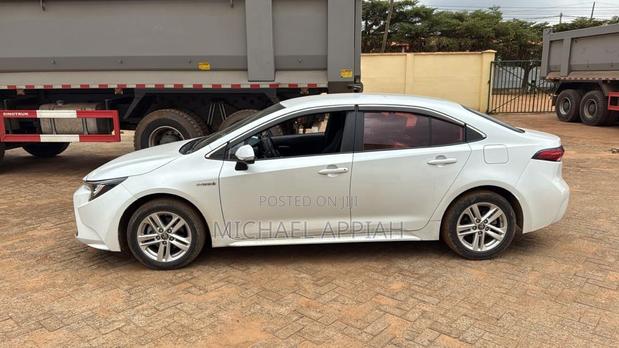 Toyota Corolla 2020 White photo 5