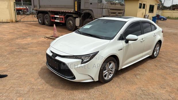 Toyota Corolla 2020 White photo 3
