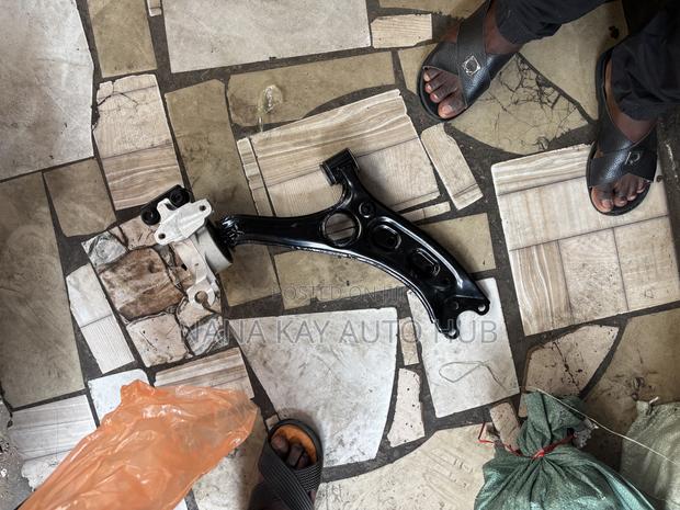 Honda CRV 2018-2022 Lower Arm Pair photo 2