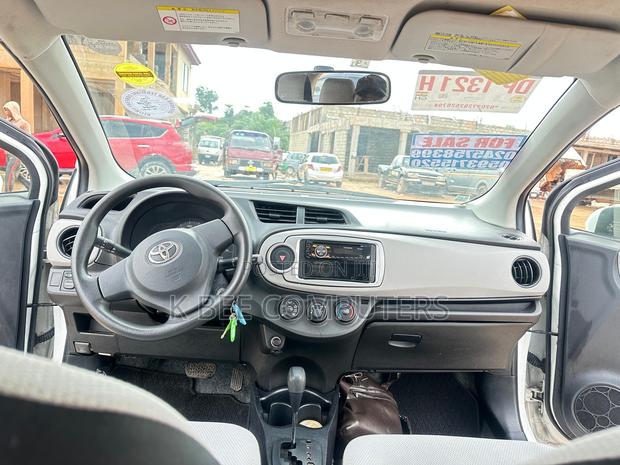 Toyota Vitz 1.3 AWD 3dr 2012 White