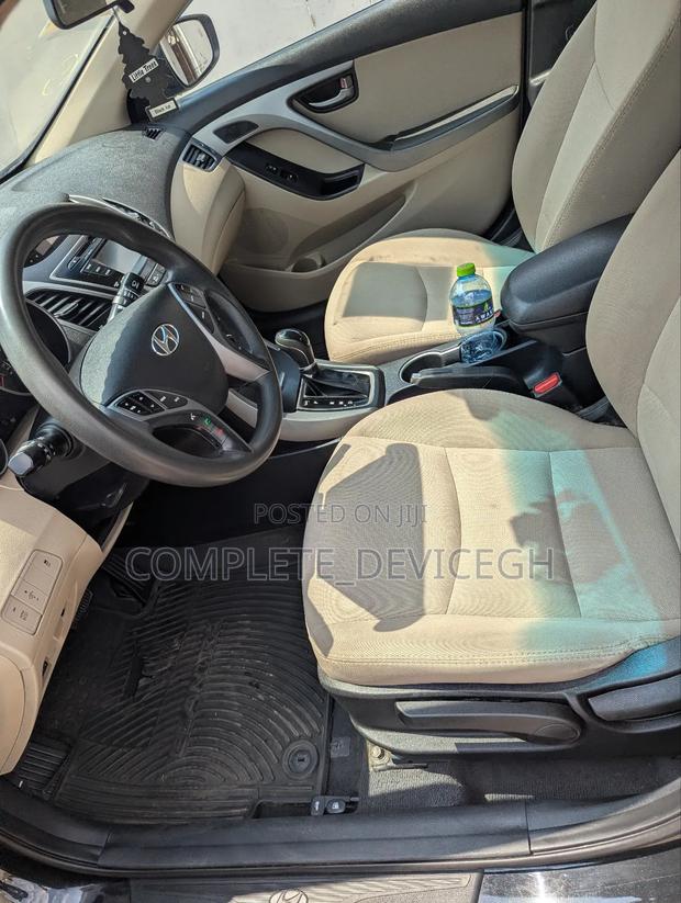 Hyundai Elantra SE Sedan FWD (1.8L 4cyl 6A) 2016 Black