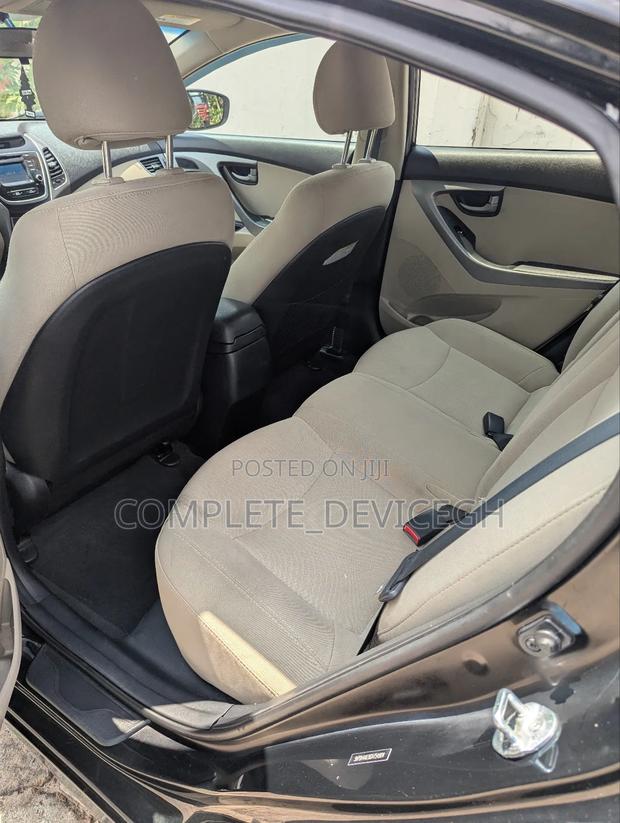 Hyundai Elantra SE Sedan FWD (1.8L 4cyl 6A) 2016 Black