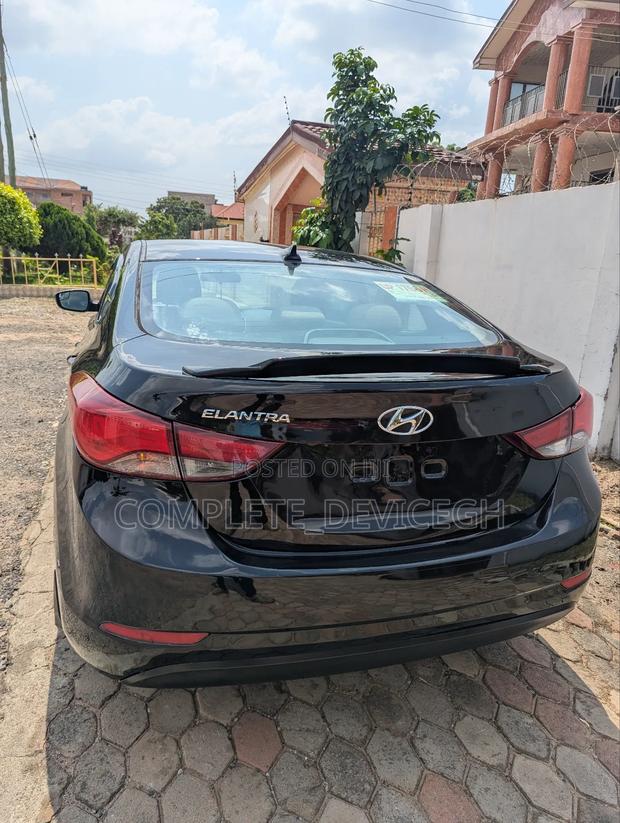 Hyundai Elantra SE Sedan FWD (1.8L 4cyl 6A) 2016 Black