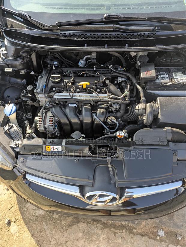 Hyundai Elantra SE Sedan FWD (1.8L 4cyl 6A) 2016 Black