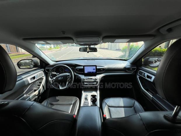 Ford Explorer XLT 2021 Gray