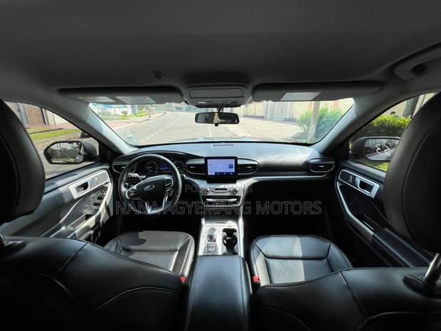 Ford Explorer XLT 2021 Gray