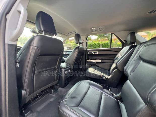 Ford Explorer XLT 2021 Gray