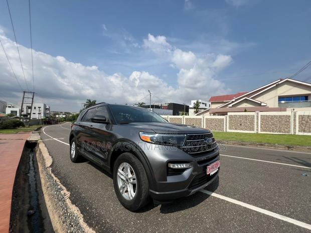Ford Explorer XLT 2021 Gray