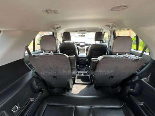 Ford Explorer XLT 2021 Gray