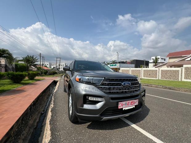 Ford Explorer XLT 2021 Gray