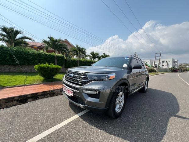 Ford Explorer XLT 2021 Gray