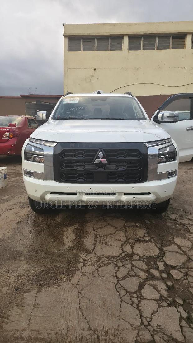 New Mitsubishi L200 2025 White