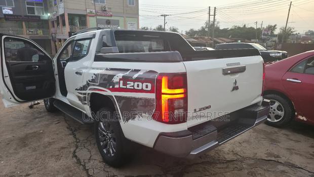 New Mitsubishi L200 2025 White photo 4