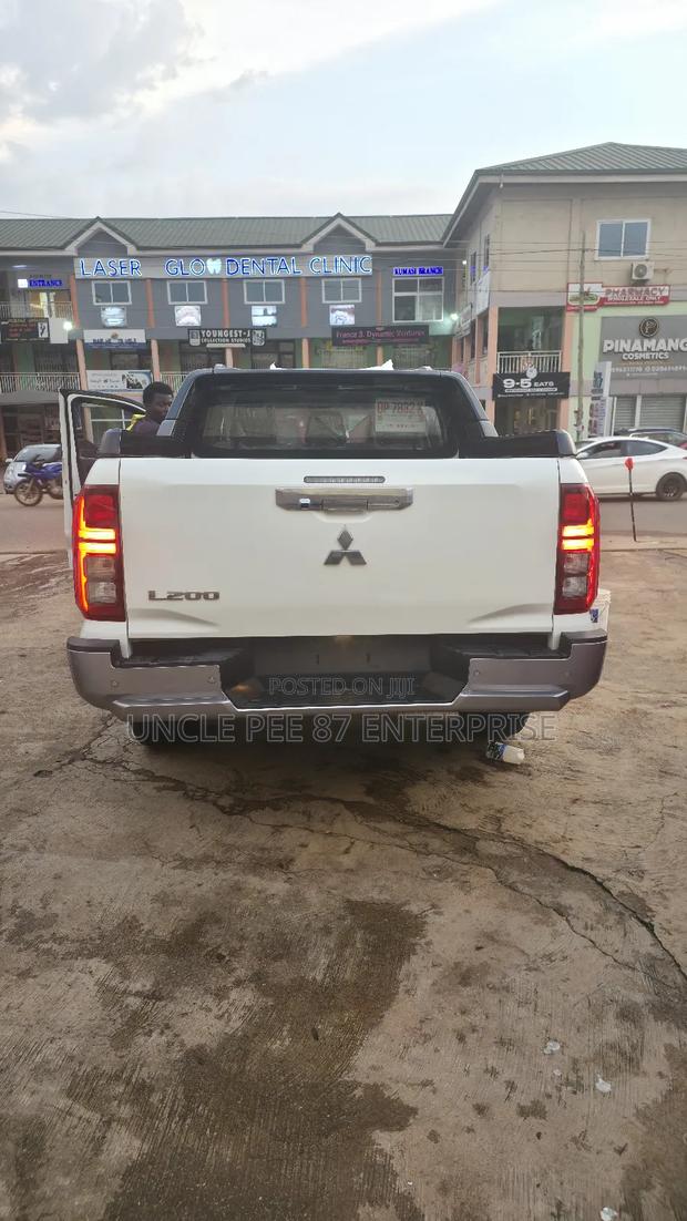 New Mitsubishi L200 2025 White photo 8