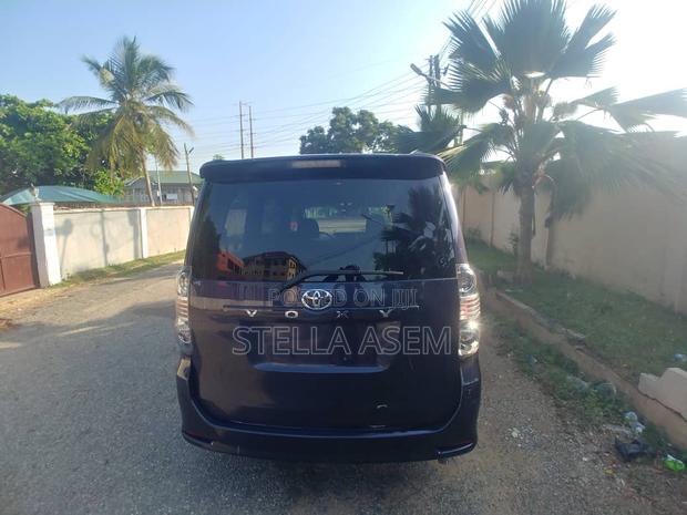 Toyota Voxy 2013 Gray