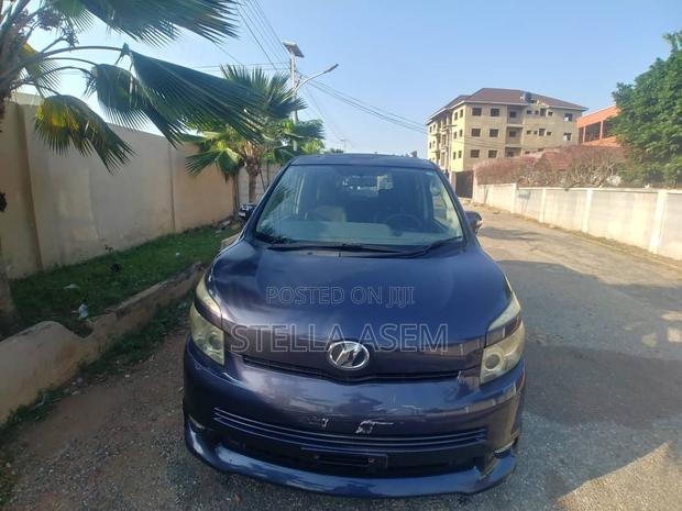 Toyota Voxy 2013 Gray