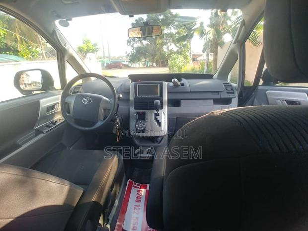 Toyota Voxy 2013 Gray