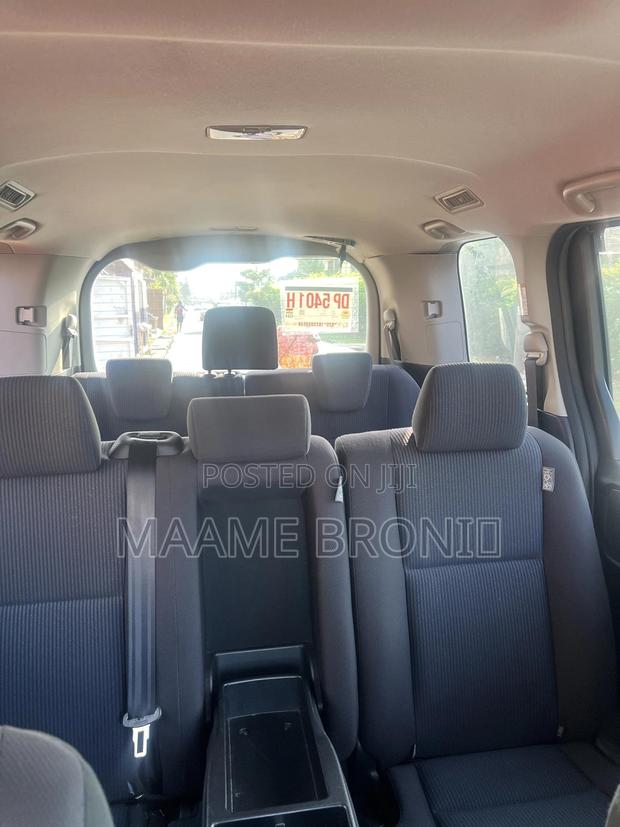 Toyota Voxy 2015 Blue photo 7