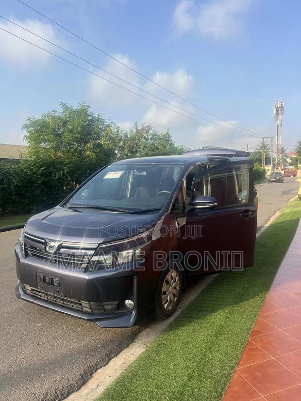 Toyota Voxy 2015 Blue