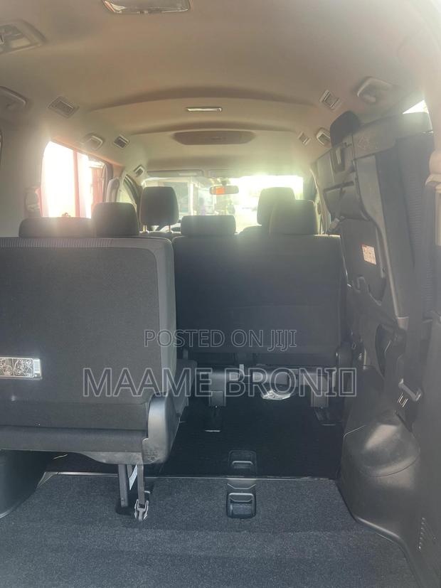 Toyota Voxy 2015 Blue photo 10