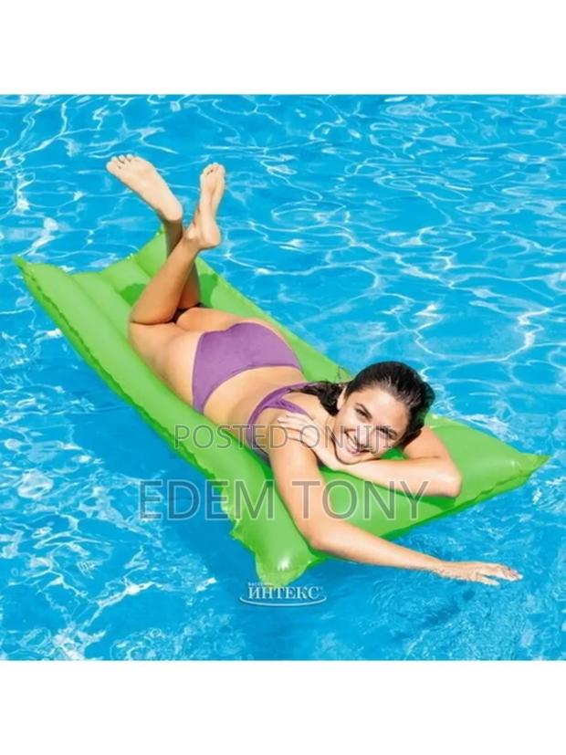 Inflatable Pool-Bed · Photo 2