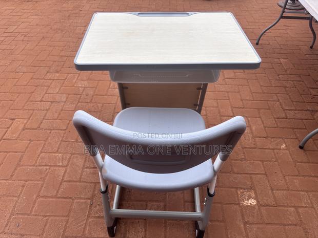 Adjustable Height Students Desks photo 3