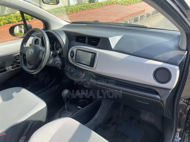 Toyota Vitz 1.3 FWD 5dr 2014 Black