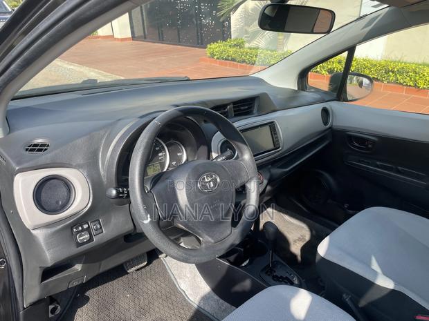 Toyota Vitz 1.3 FWD 5dr 2014 Black