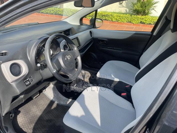 Toyota Vitz 1.3 FWD 5dr 2014 Black