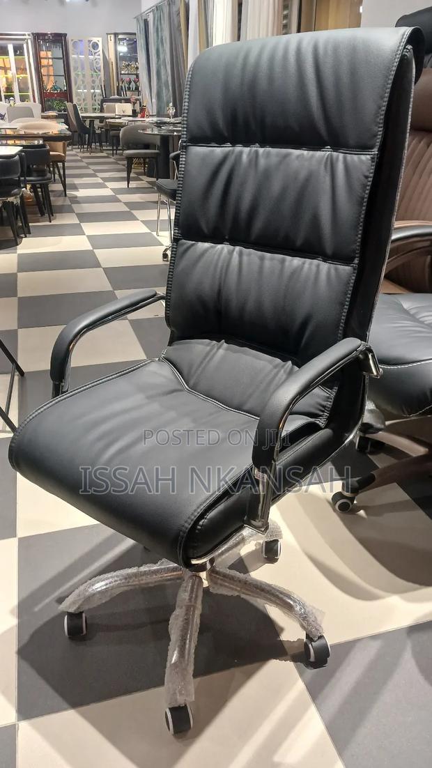 Ergonomic Pulpit Chair · Photo 3