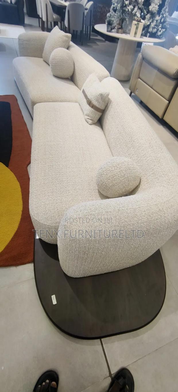 Sofa (Sectional) Wooden Hidden Base · Photo 3
