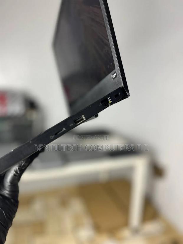 Laptop Lenovo ThinkPad E585 8GB AMD Ryzen SSD 256GB photo 2