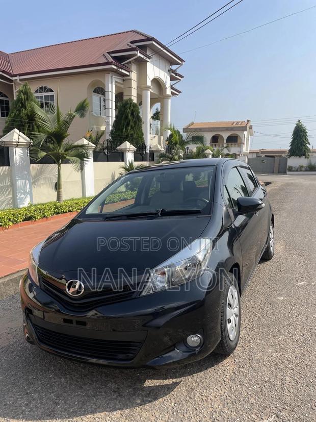 Toyota Vitz 1.3 FWD 5dr 2014 Black