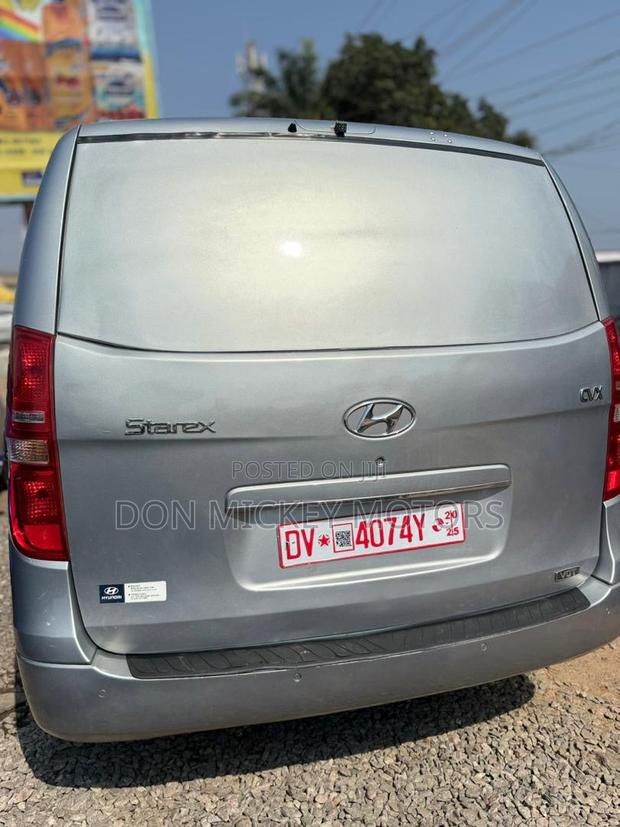 Hyundai Starex 2013 Silver photo 9