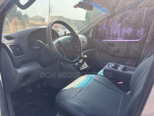 Hyundai Starex 2013 Silver photo 5